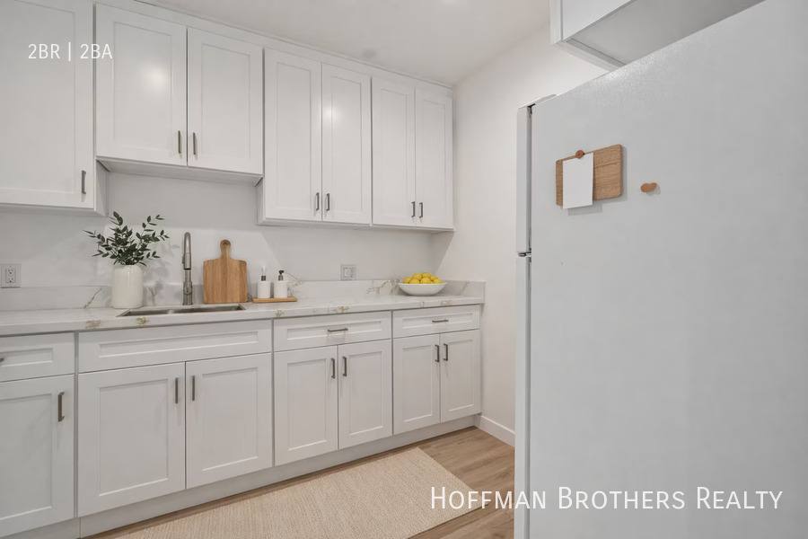 Apartment for rent at 1827 N Van Ness Ave #6, Los Angeles, CA 90028