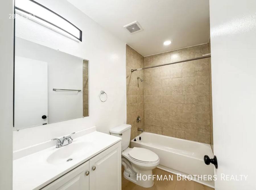 Apartment for rent at 14801 Delano St #6, Van Nuys, CA 91411