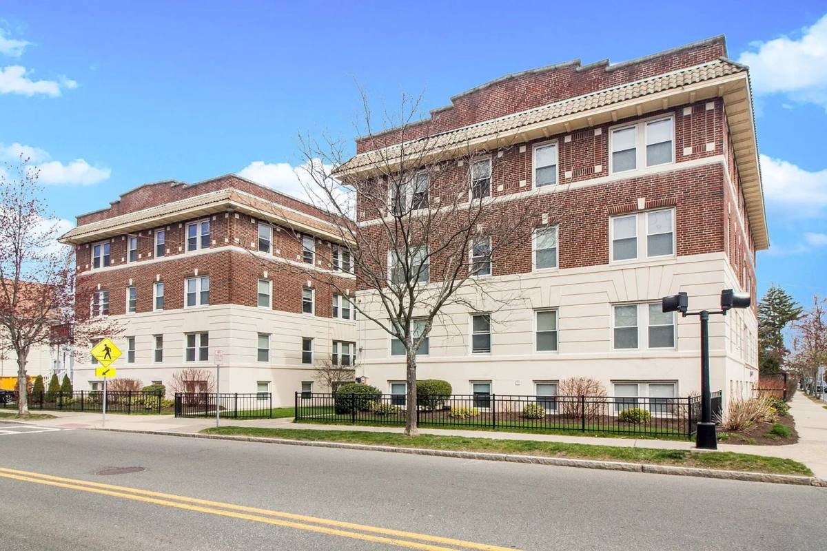 Apartment for rent at 119 W Wyoming Ave, Melrose, MA 02176