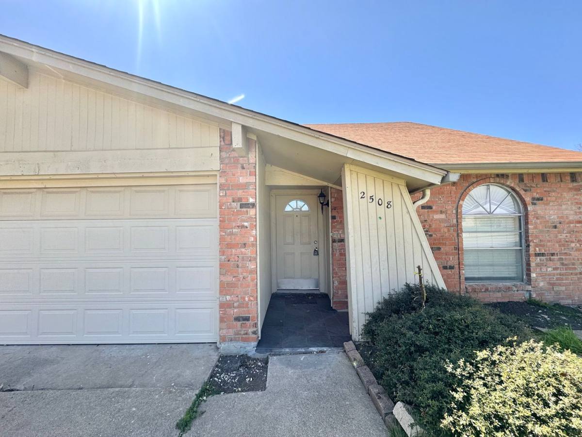 House for rent at 2508 S Center, Arlington, TX 76014