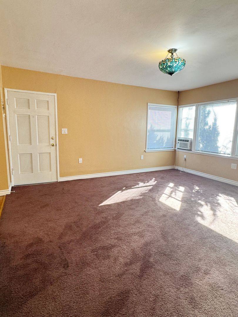Apartment for rent at 2444 Pacific Ave, Long Beach, CA 90806