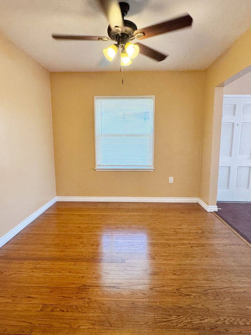 Apartment for rent at 2444 Pacific Ave, Long Beach, CA 90806