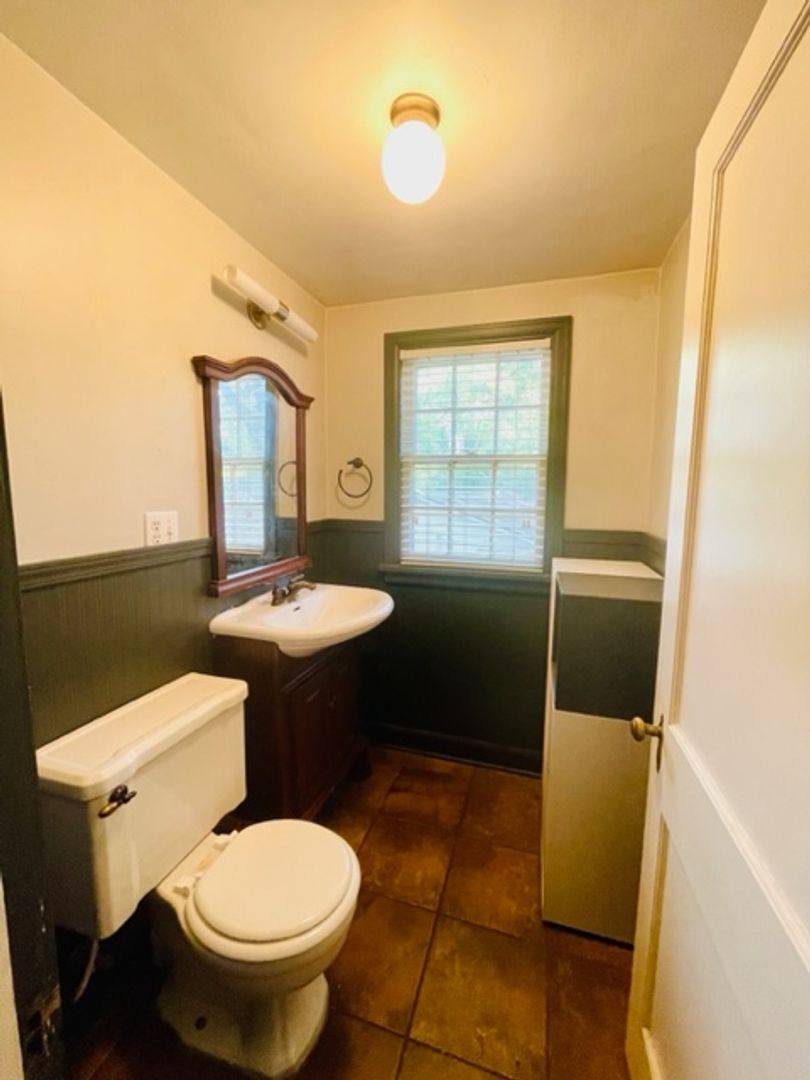 Apartment for rent at 9 Sunset Ave, Jackson, TN 38301