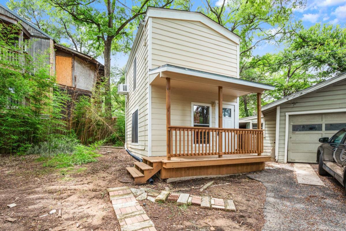 House for rent at 3302 Hemlock #B, Austin, TX 78722