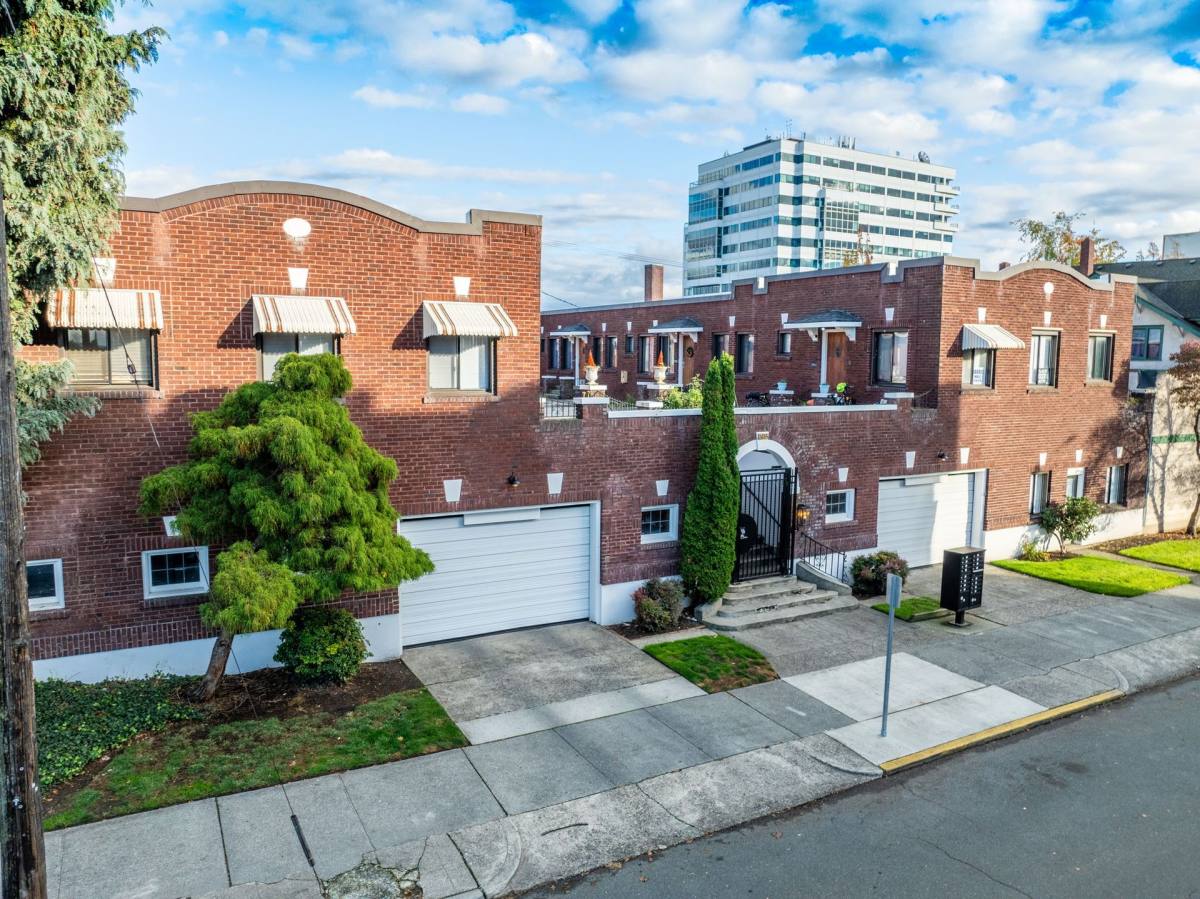 Apartment for rent at 2628 Hoyt Ave, Everett, WA 98201