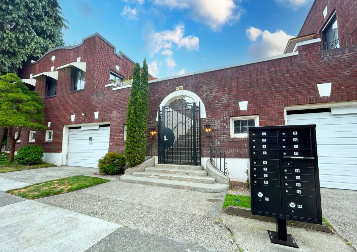 Apartment for rent at 2628 Hoyt Ave, Everett, WA 98201