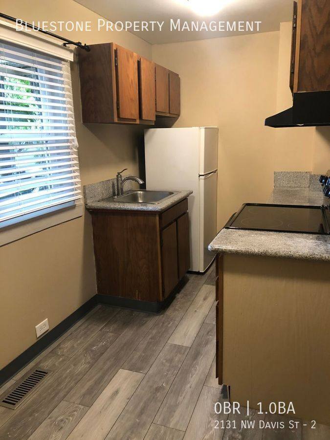 Apartment for rent at 2131 NW Davis St #2, Portland, OR 97210
