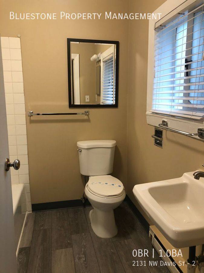 Apartment for rent at 2131 NW Davis St #2, Portland, OR 97210