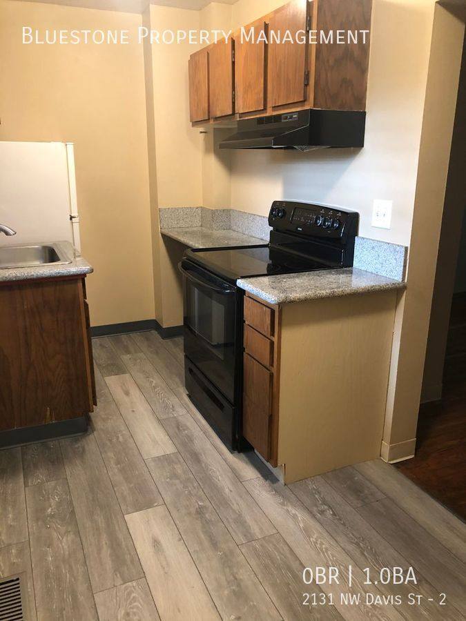 Apartment for rent at 2131 NW Davis St #2, Portland, OR 97210