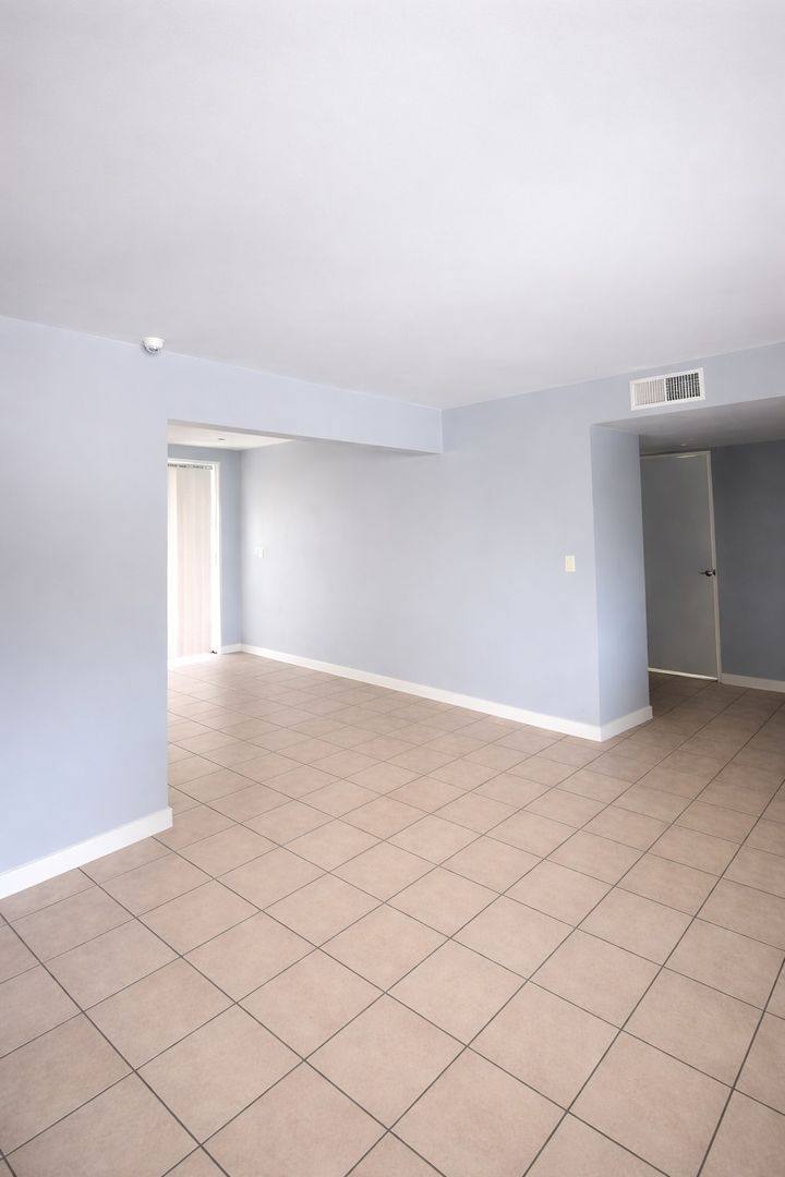 Apartment for rent at 6075 N Poplar Ave, Fresno, CA 93704
