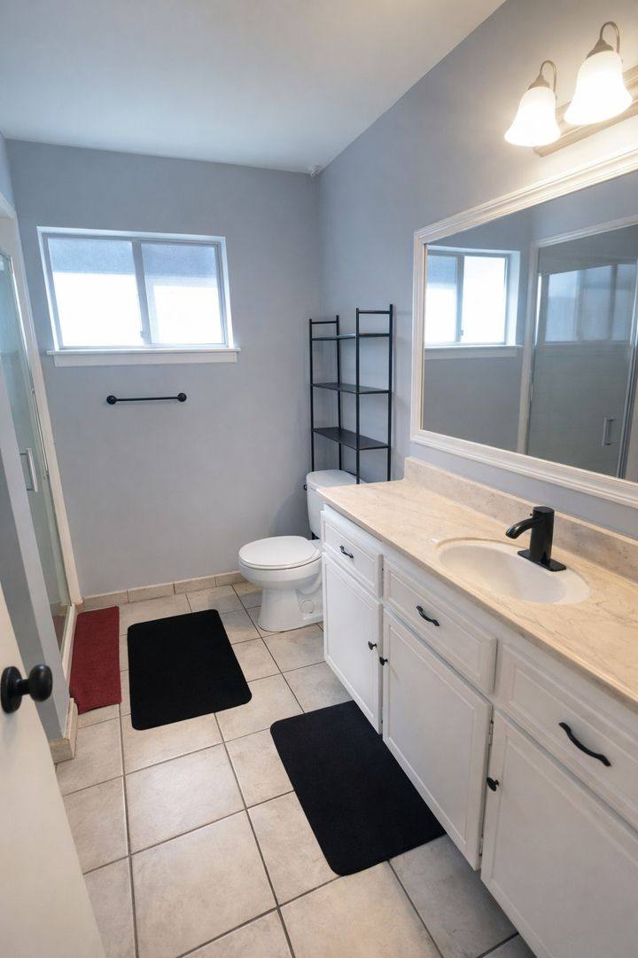 Apartment for rent at 6075 N Poplar Ave, Fresno, CA 93704