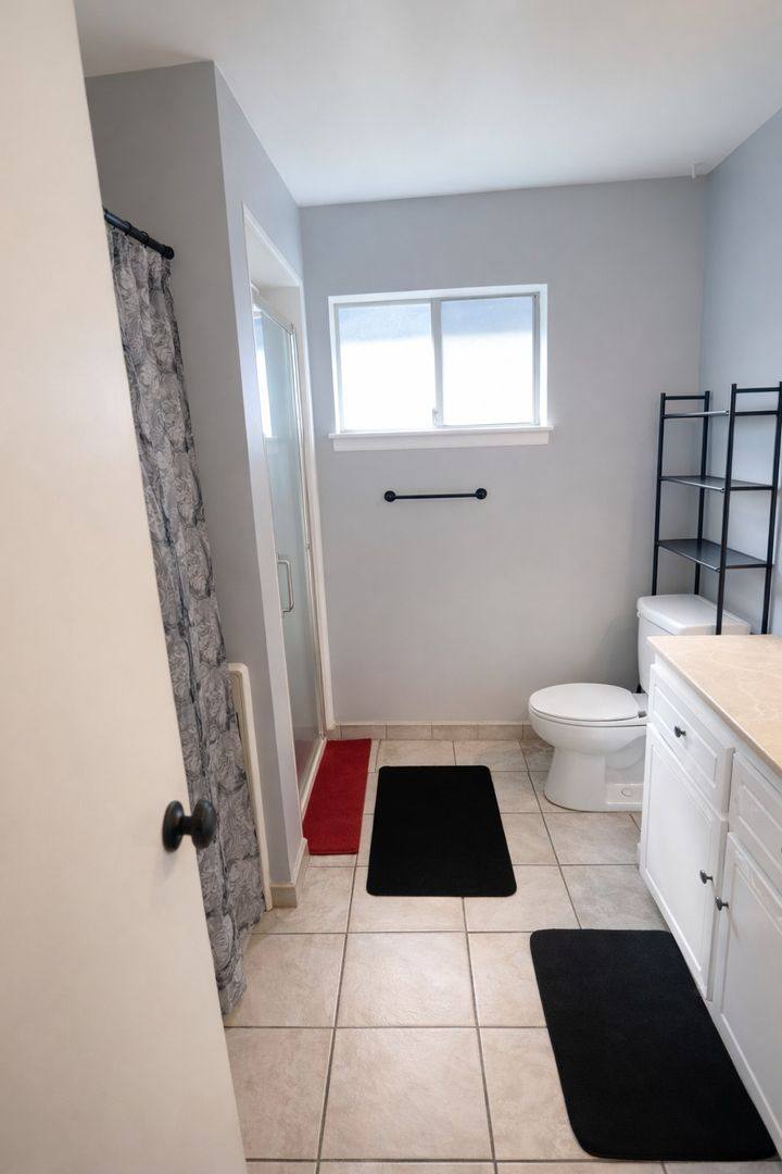 Apartment for rent at 6075 N Poplar Ave, Fresno, CA 93704