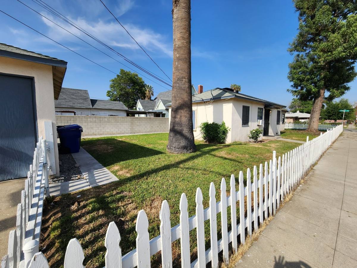 Apartment for rent at 260 W 18th St, San Bernardino, CA 92405