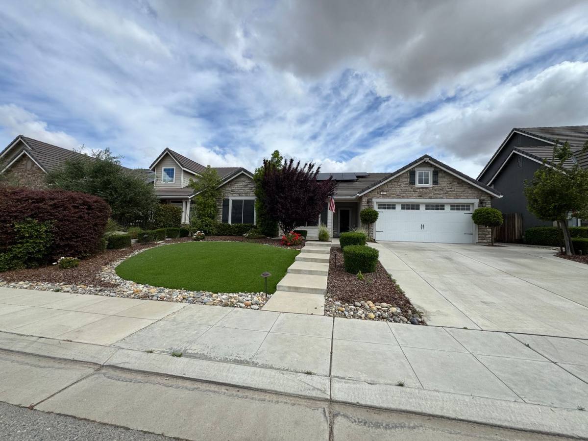 House for rent at 493 S Crescent Lane, Madera, CA 93636