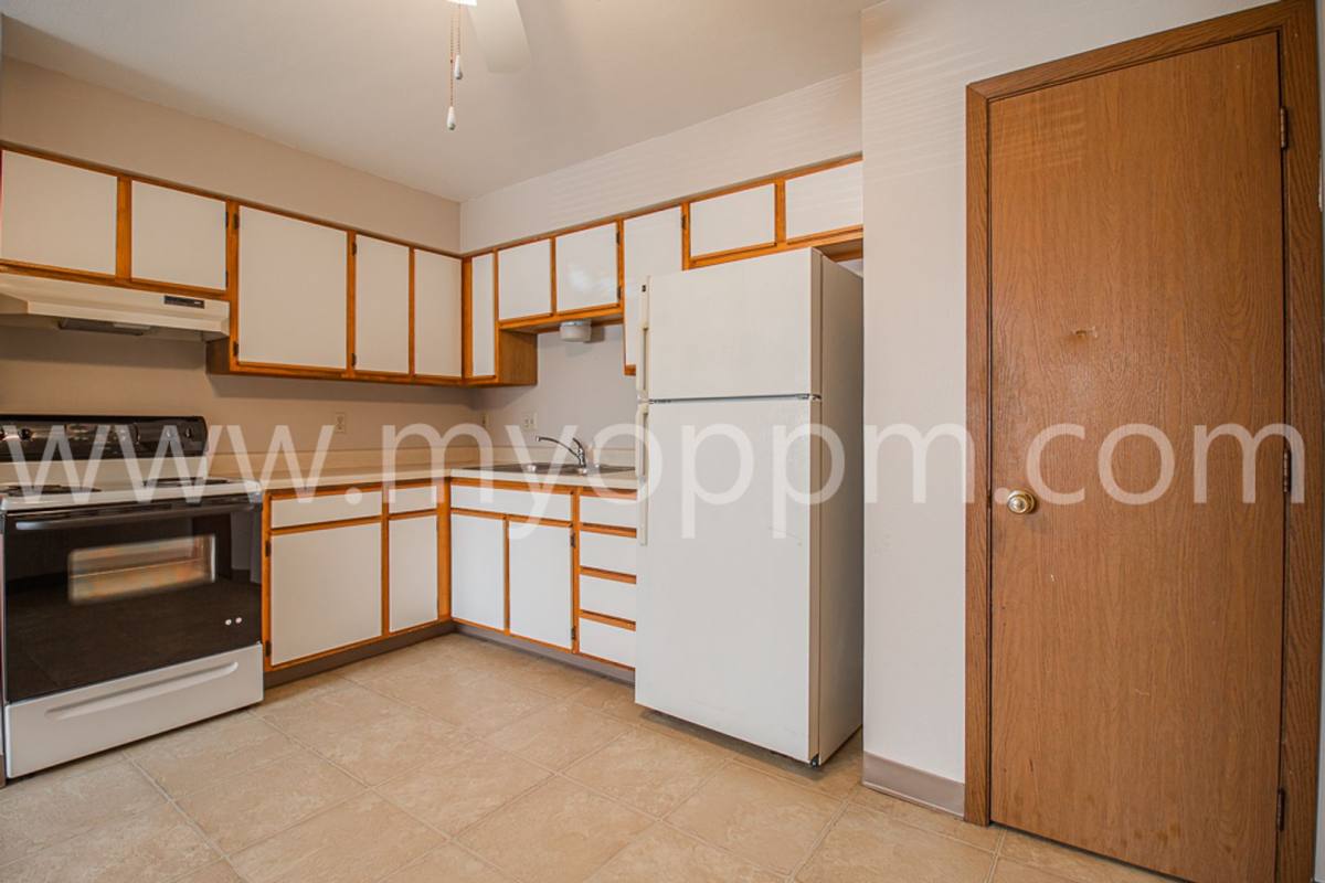 Apartment for rent at 15605 N 4th St, Bennington, NE 68007