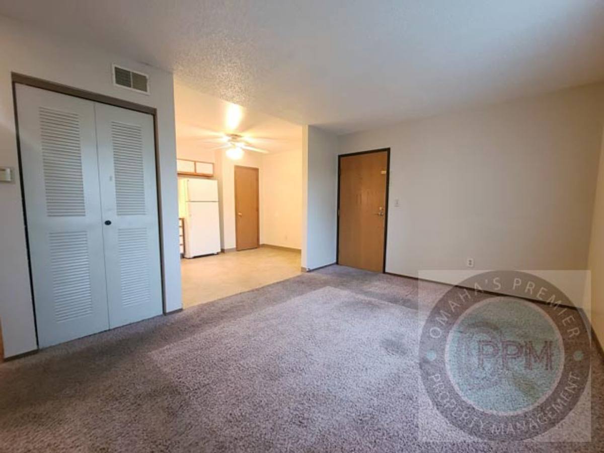 Apartment for rent at 15605 N 4th St, Bennington, NE 68007
