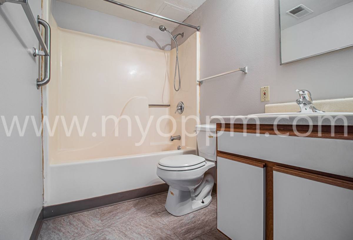 Apartment for rent at 15605 N 4th St, Bennington, NE 68007