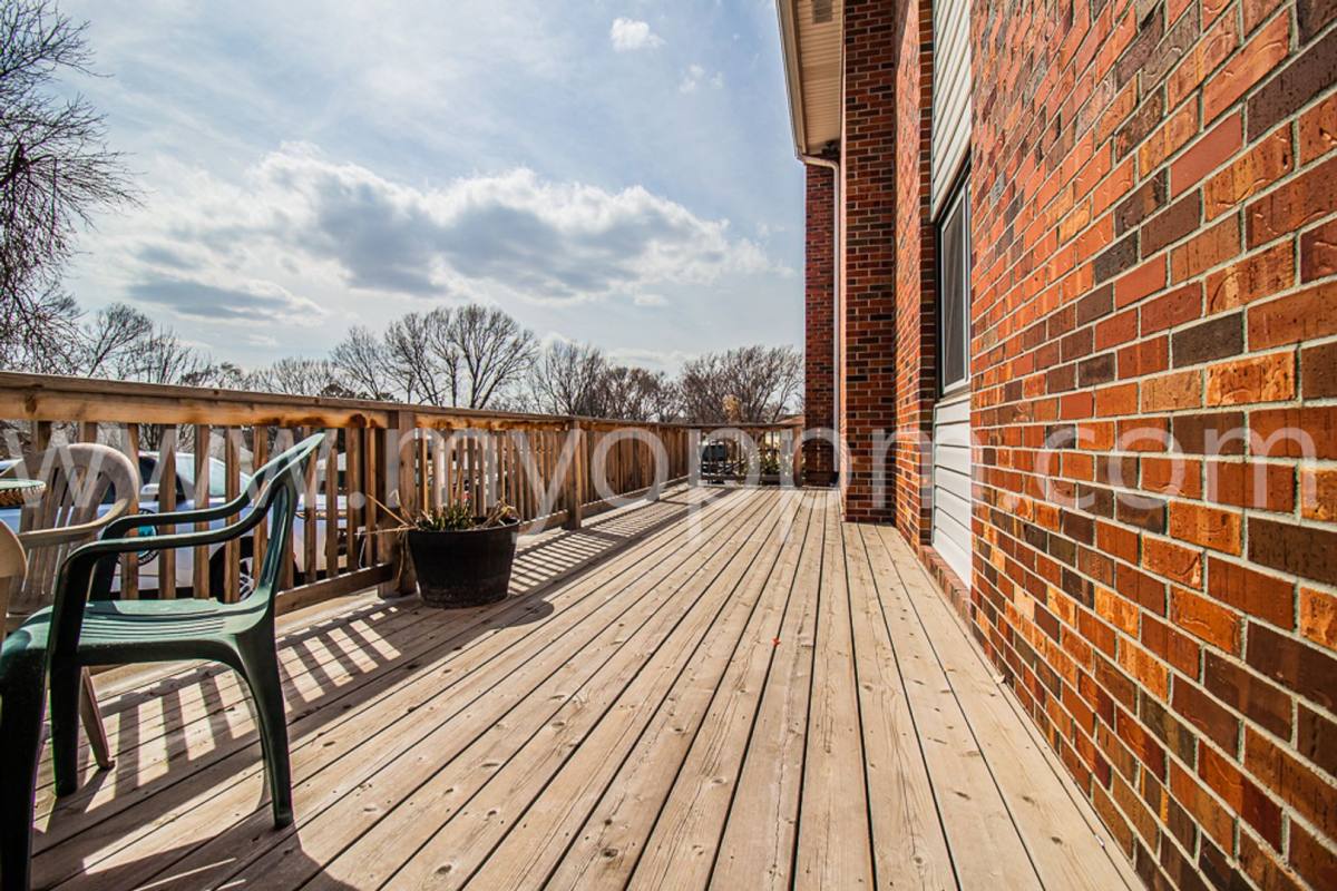 Apartment for rent at 15605 N 4th St, Bennington, NE 68007