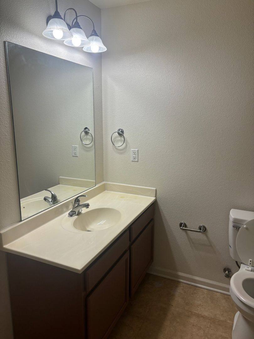 Apartment for rent at 1952 Colts Lane, Evansville, IN 47714