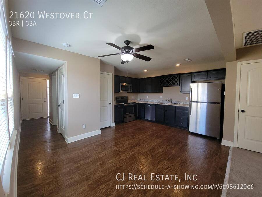 Townhouse for rent at 21620 Westover Court, Peculiar, MO 64078