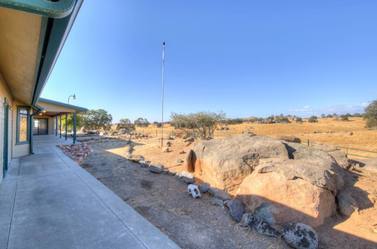 House for rent at 19580 Watts Valley Rd, Sanger, CA 93657