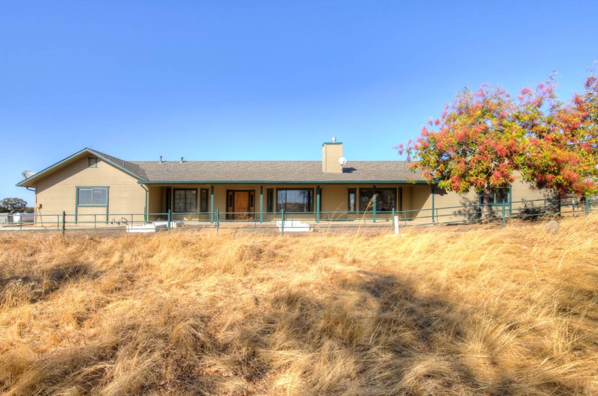 House for rent at 19580 Watts Valley Rd, Sanger, CA 93657