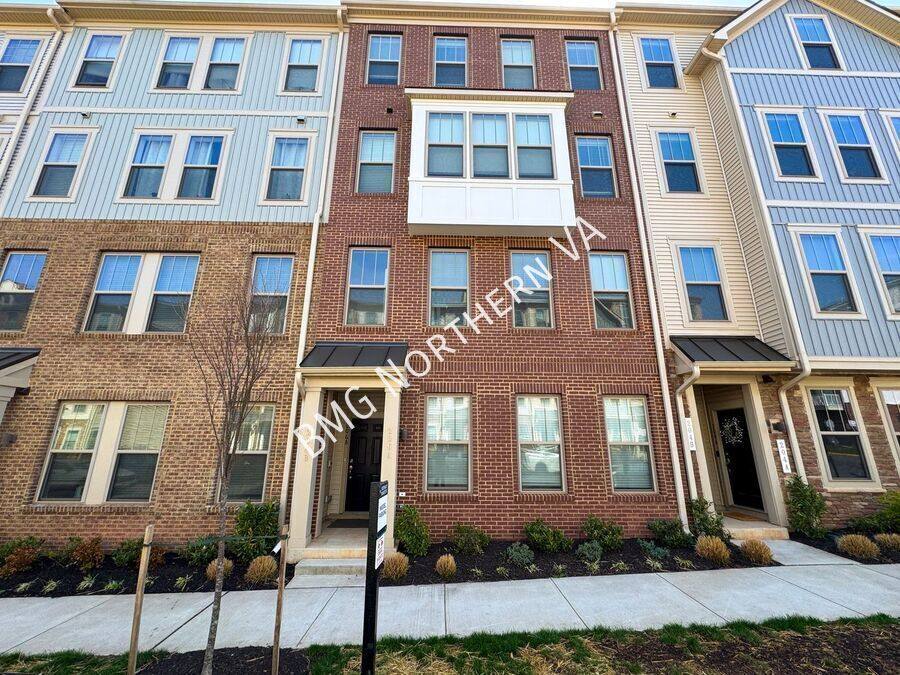 Townhouse for rent at 206A Park Central Terrace, Manassas, VA 20111