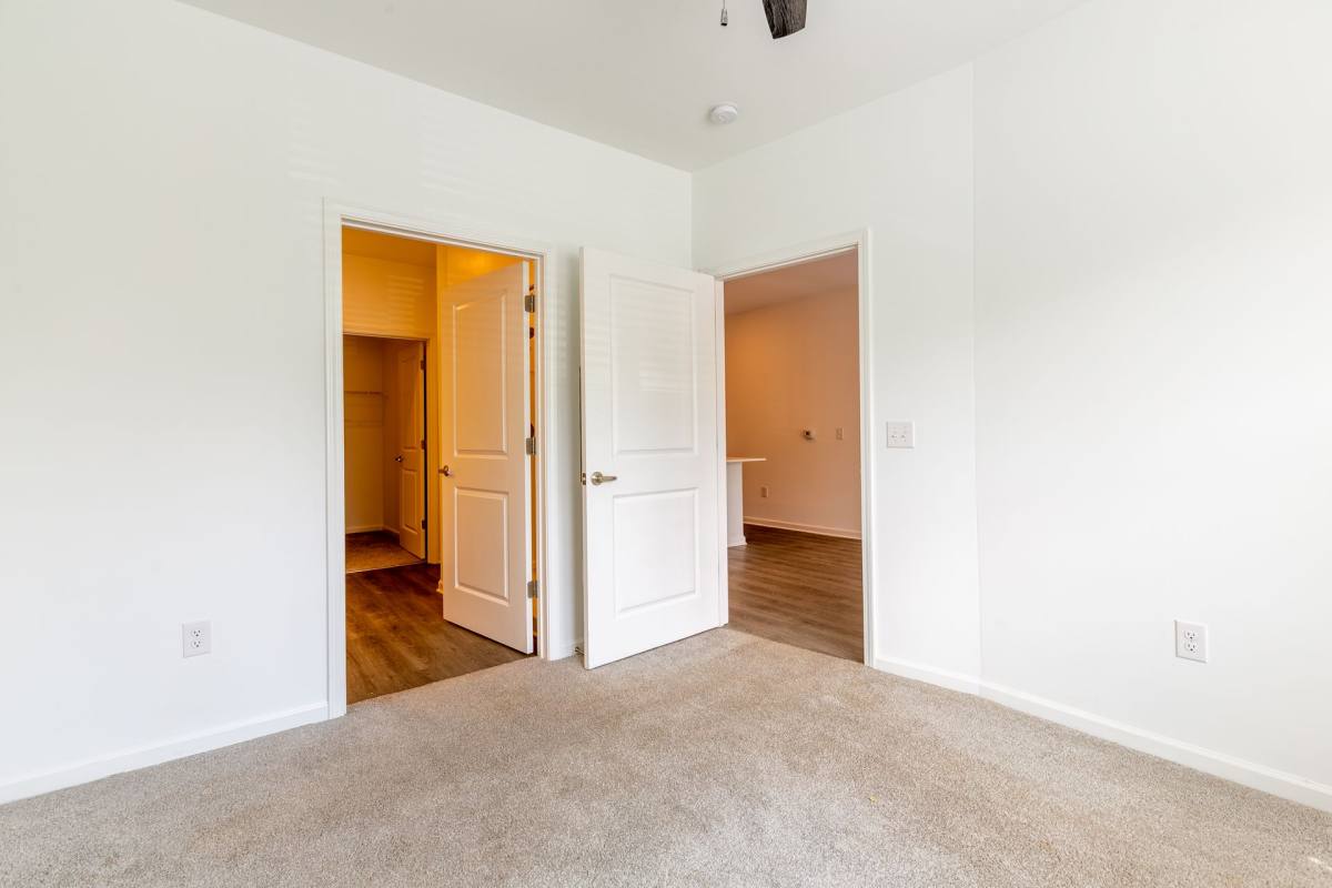 Apartment for rent at 10615 Steele Creek Rd, Charlotte, NC 28273
