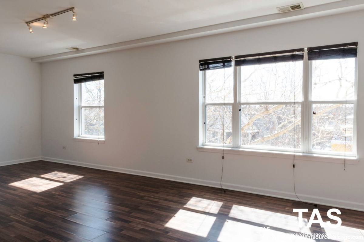 Apartment for rent at 1544 W Glenlake Ave, Chicago, IL 60660