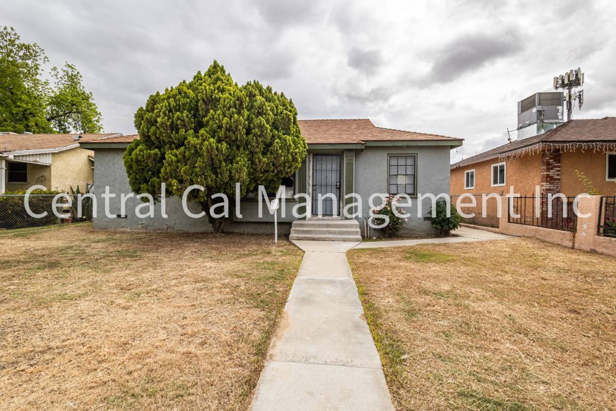 House for rent at 128 U St, Bakersfield, CA 93304