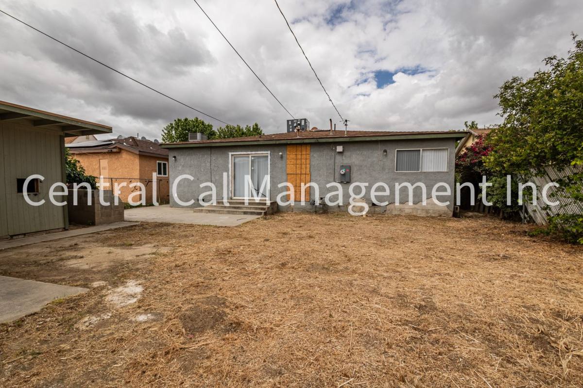 House for rent at 128 U St, Bakersfield, CA 93304