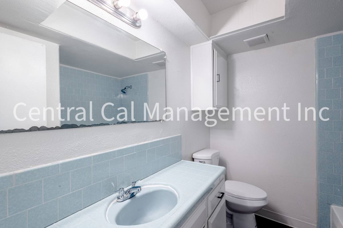 House for rent at 128 U St, Bakersfield, CA 93304