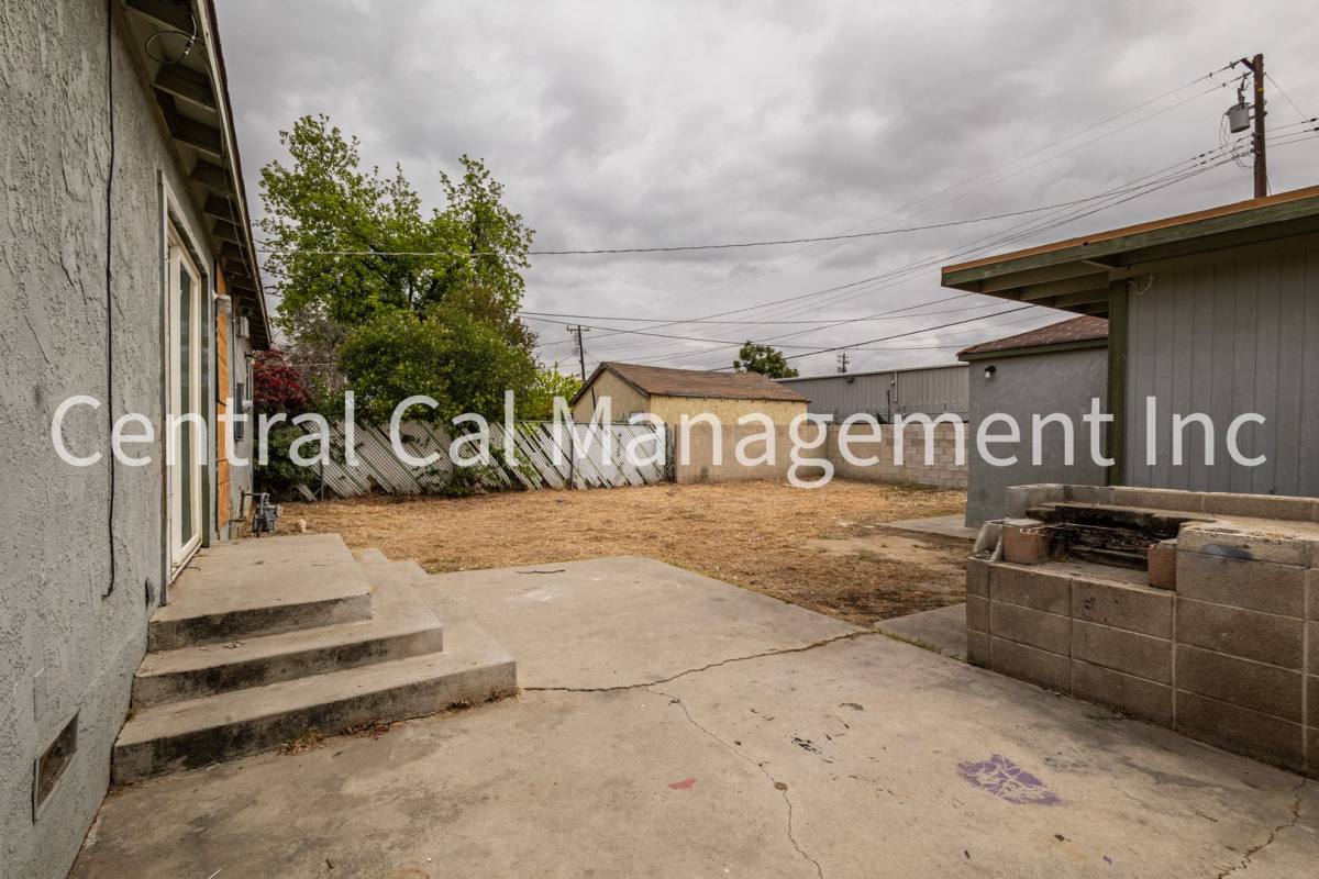House for rent at 128 U St, Bakersfield, CA 93304