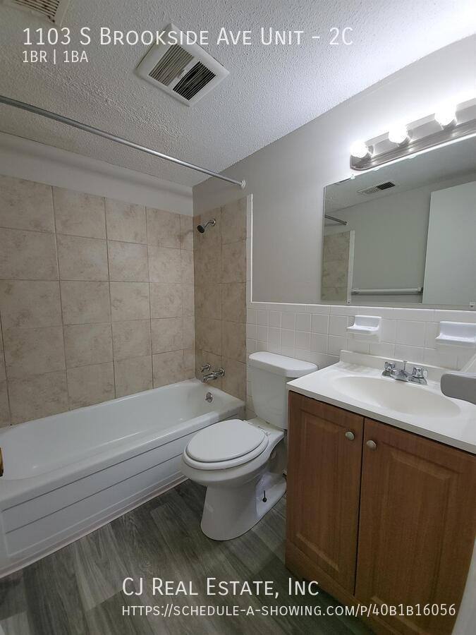 Apartment for rent at 1103 S Brookside Ave #2C, Independence, MO 64053
