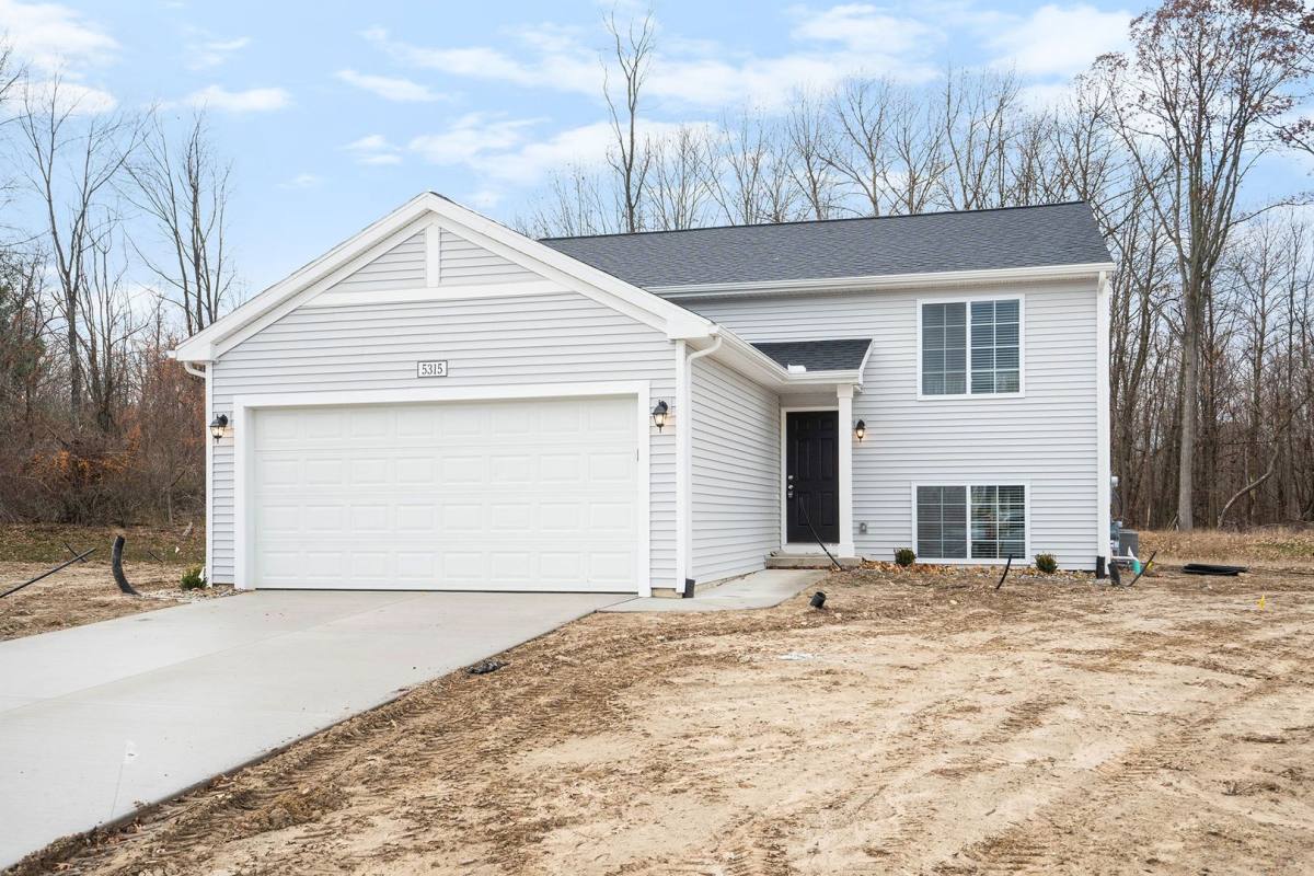 House for rent at 812 Columbia Ave, Saint Joseph, MI 49085