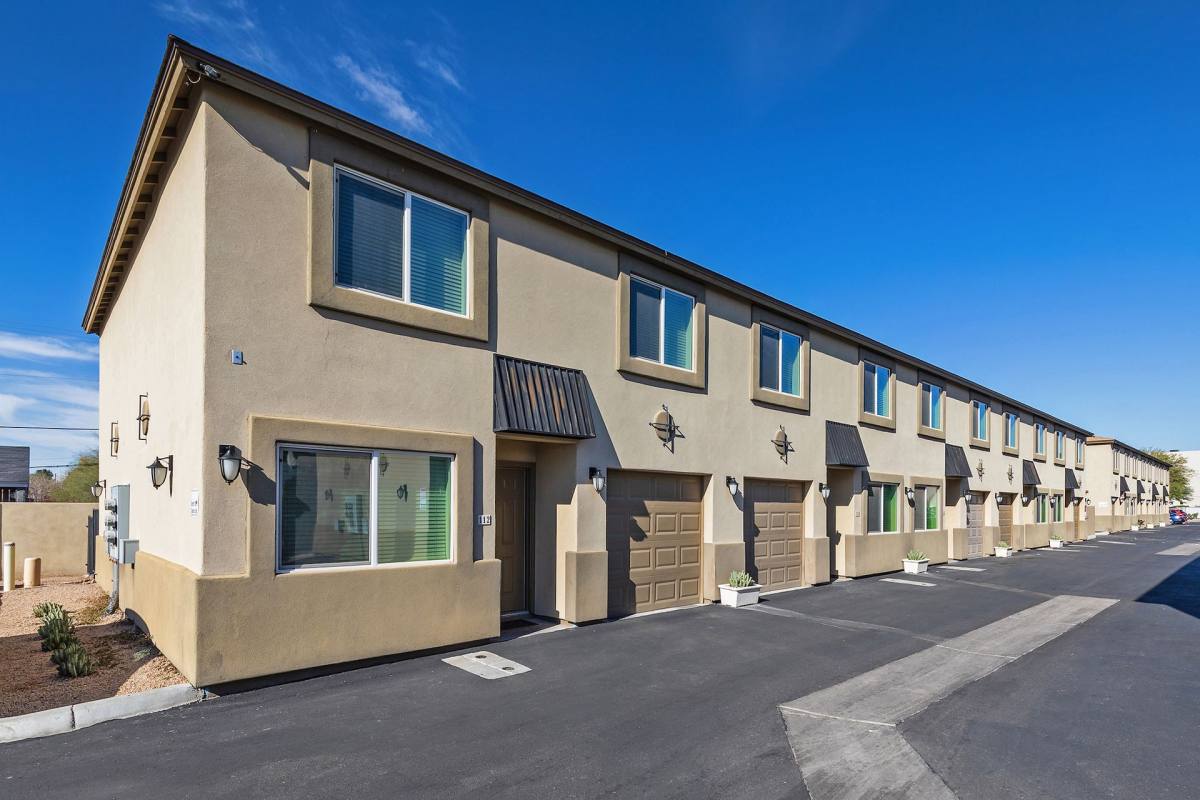 Townhouse for rent at 2047 W Hayward Ave, Phoenix, AZ 85021