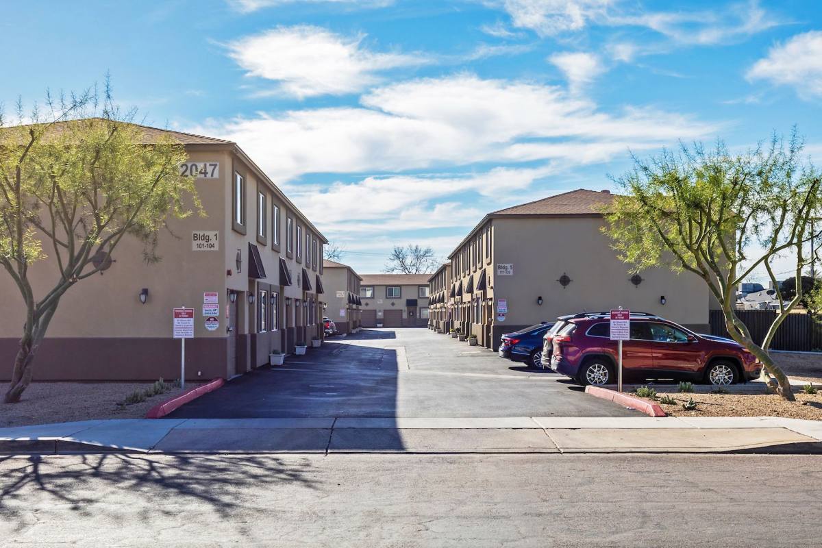 Townhouse for rent at 2047 W Hayward Ave, Phoenix, AZ 85021