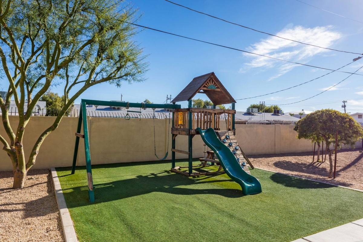 Townhouse for rent at 2047 W Hayward Ave, Phoenix, AZ 85021