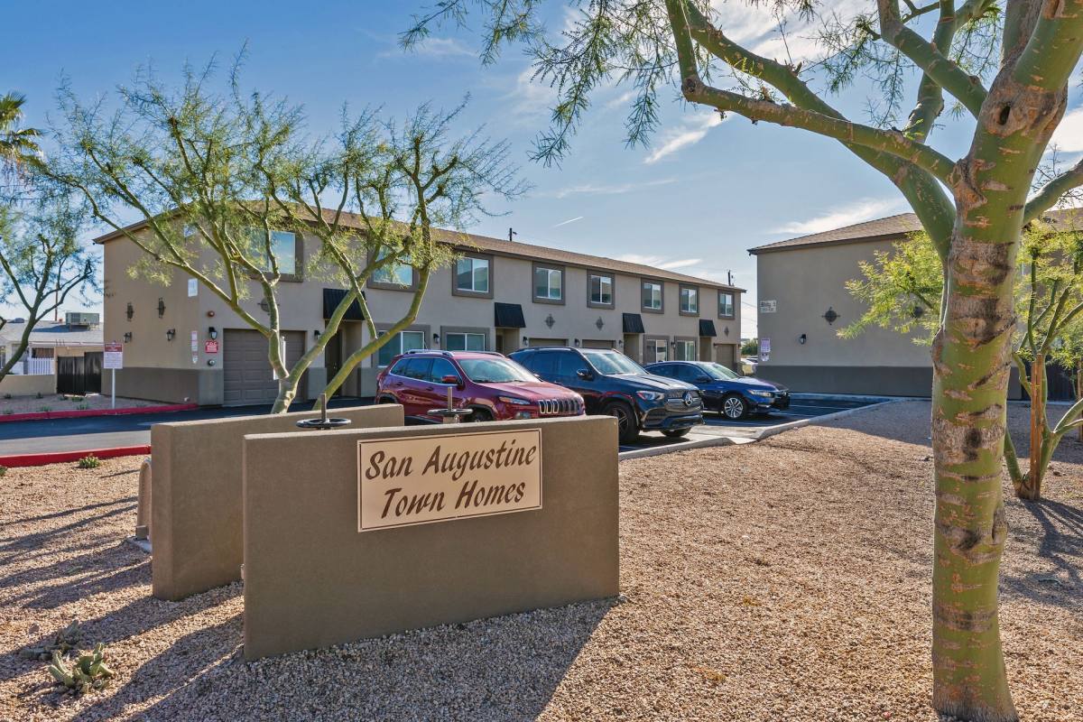 Townhouse for rent at 2047 W Hayward Ave, Phoenix, AZ 85021
