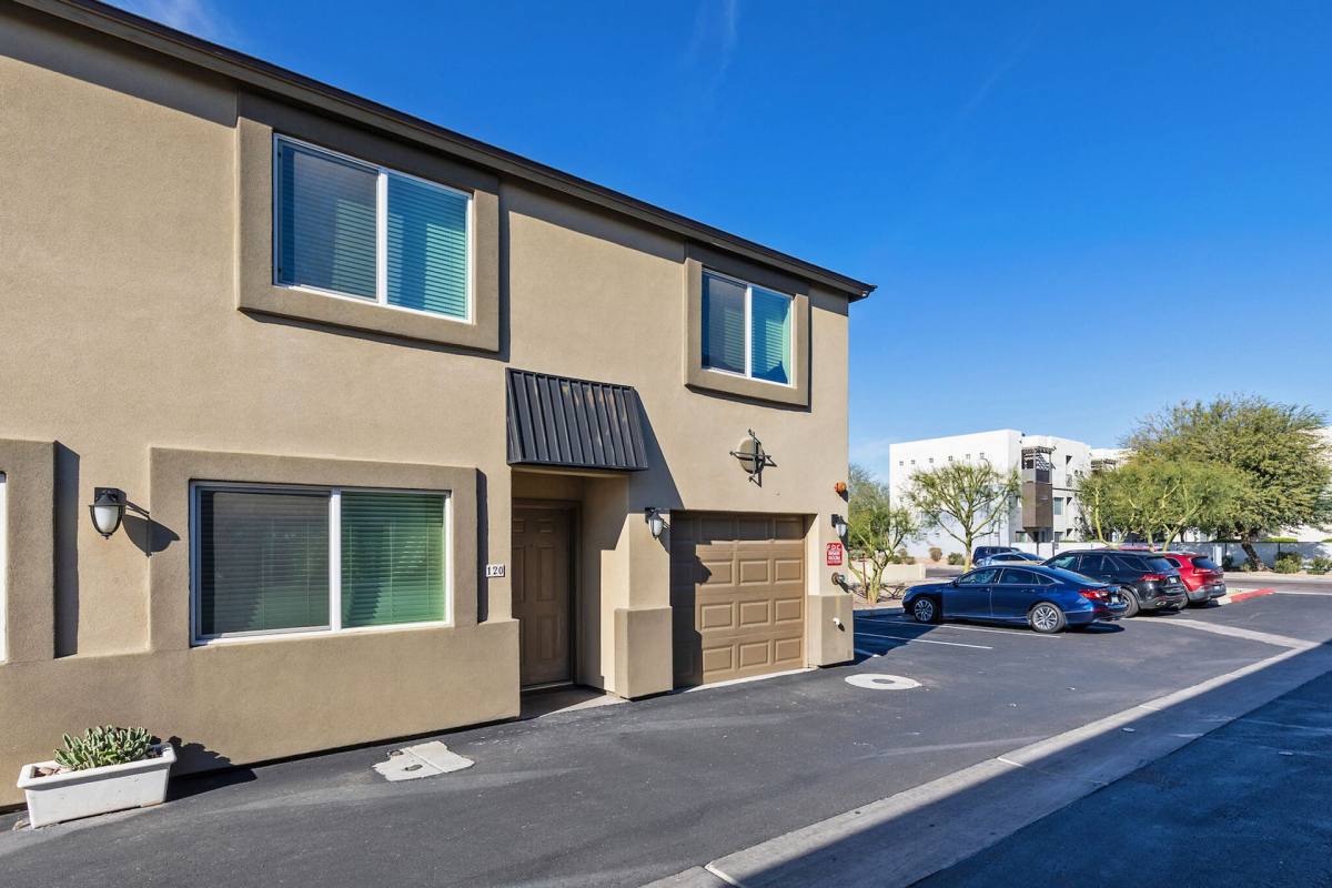 Townhouse for rent at 2047 W Hayward Ave, Phoenix, AZ 85021