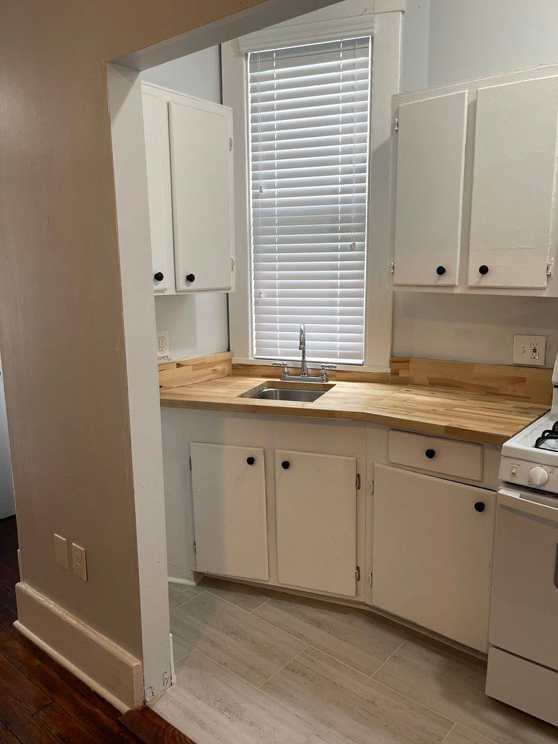 Apartment for rent at 412 E Duffy St, Savannah, GA 31401