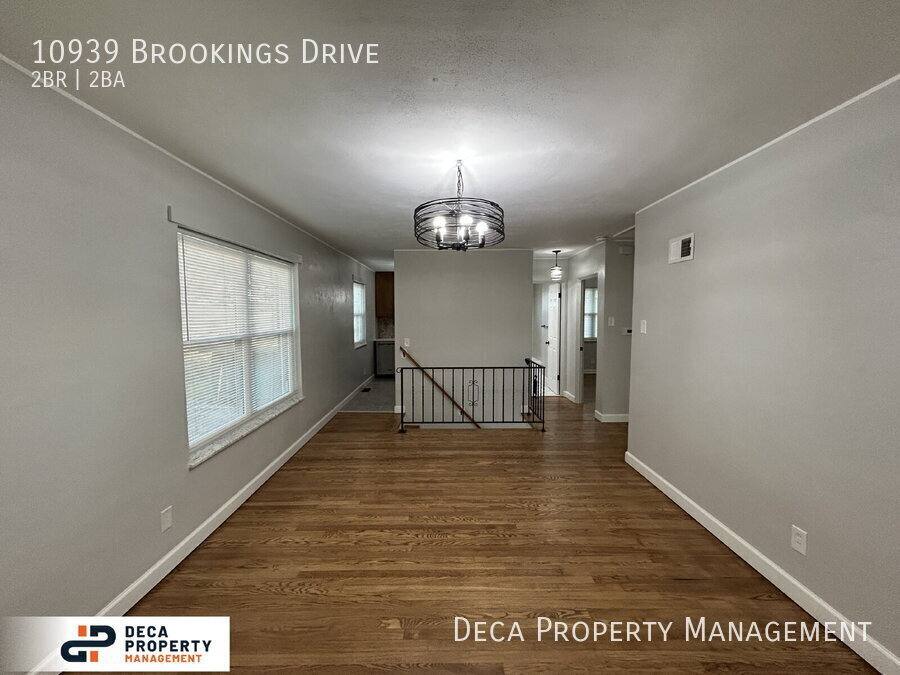 Apartment for rent at 10939 Brookings Dr, Saint Louis, MO 63123