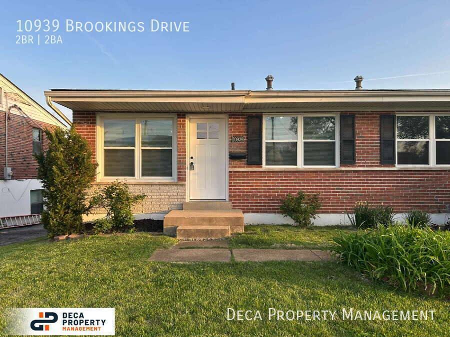 Apartment for rent at 10939 Brookings Dr, Saint Louis, MO 63123