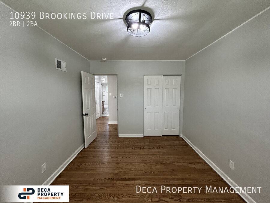 Apartment for rent at 10939 Brookings Dr, Saint Louis, MO 63123