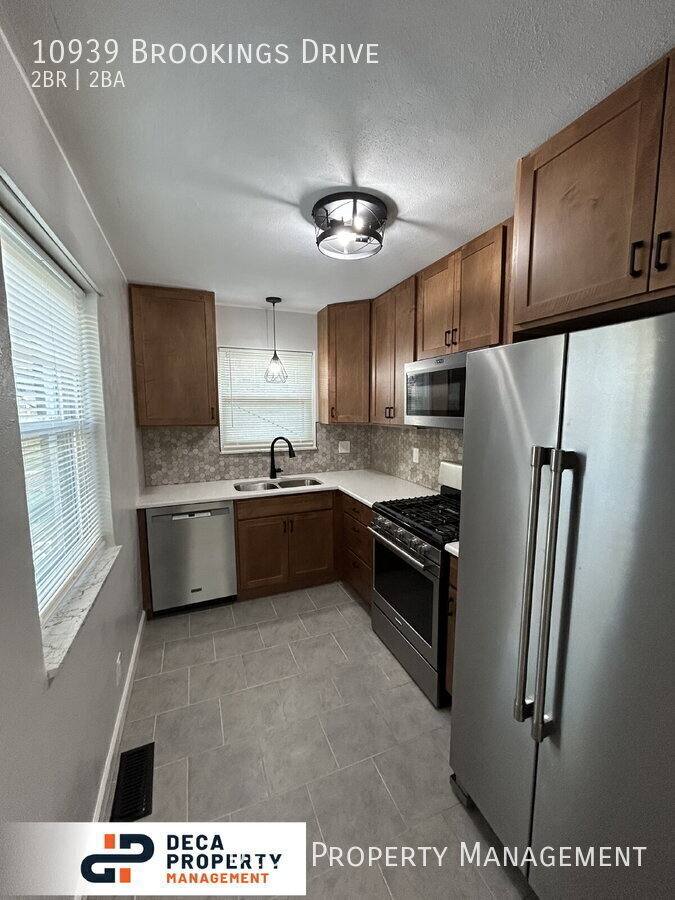 Apartment for rent at 10939 Brookings Dr, Saint Louis, MO 63123