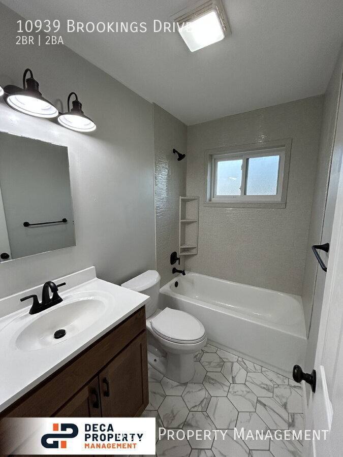 Apartment for rent at 10939 Brookings Dr, Saint Louis, MO 63123