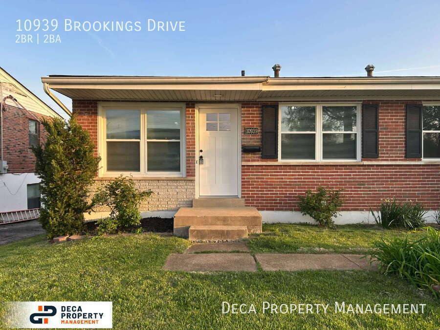 Apartment for rent at 10939 Brookings Dr, Saint Louis, MO 63123
