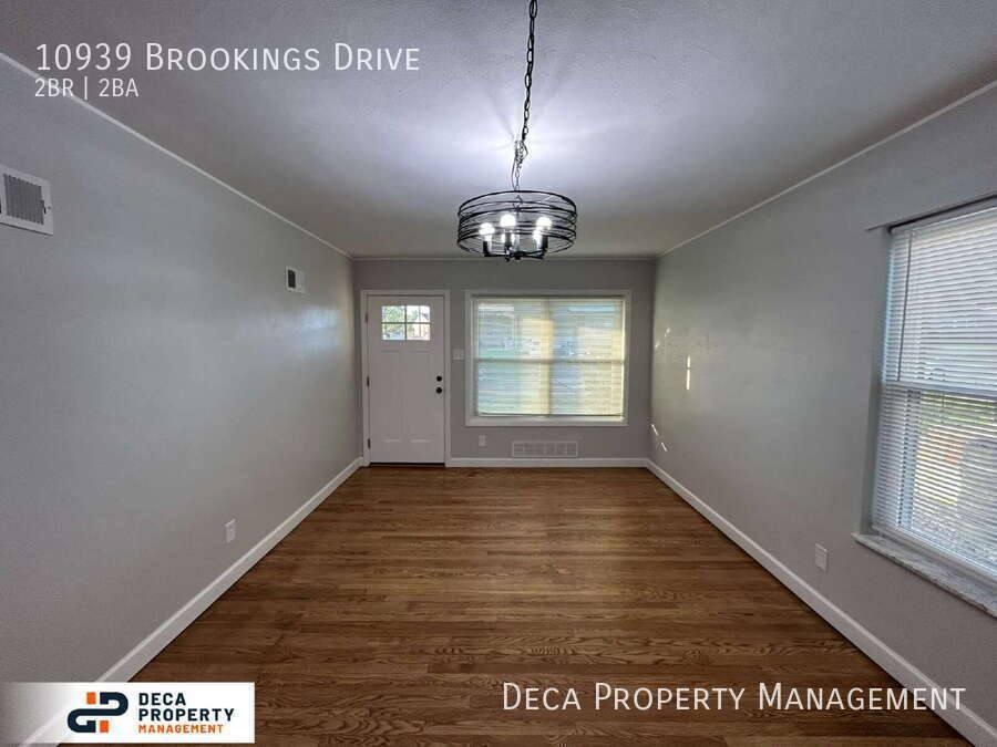Apartment for rent at 10939 Brookings Dr, Saint Louis, MO 63123