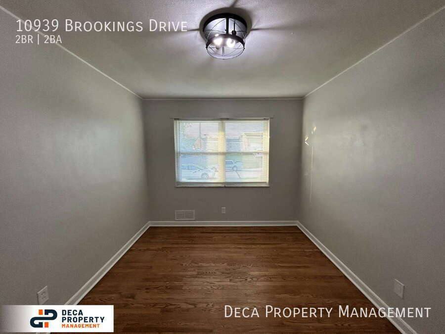 Apartment for rent at 10939 Brookings Dr, Saint Louis, MO 63123
