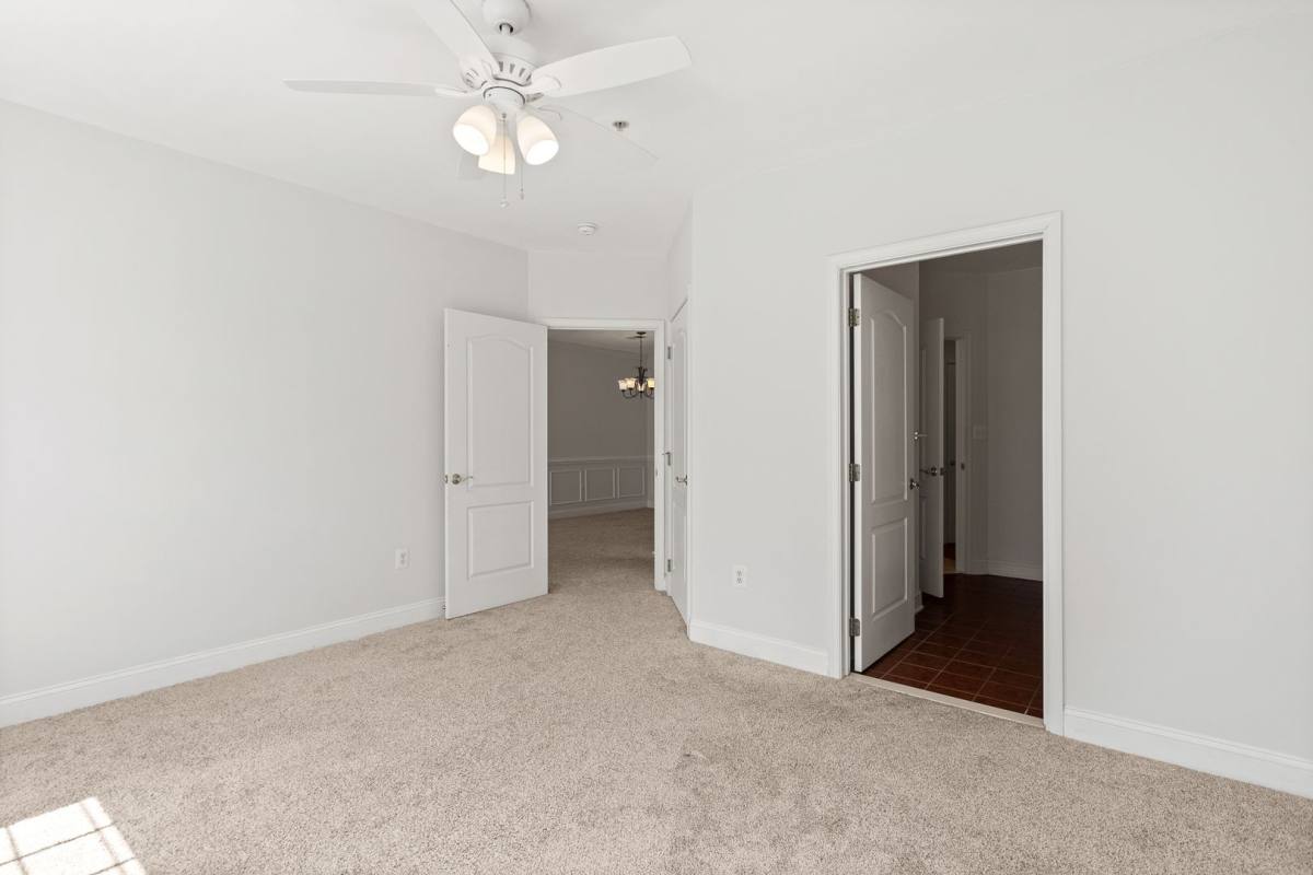 Condo for rent at 1002 Elmcroft Blvd, Rockville, MD 20850